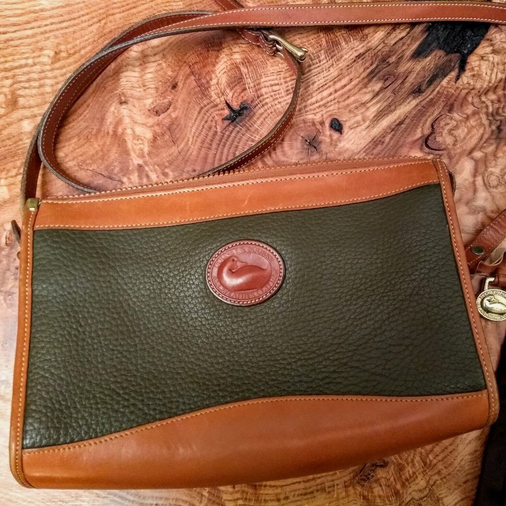 VTG Classic Dooney & Bourke crossbody  EXCELLENT!